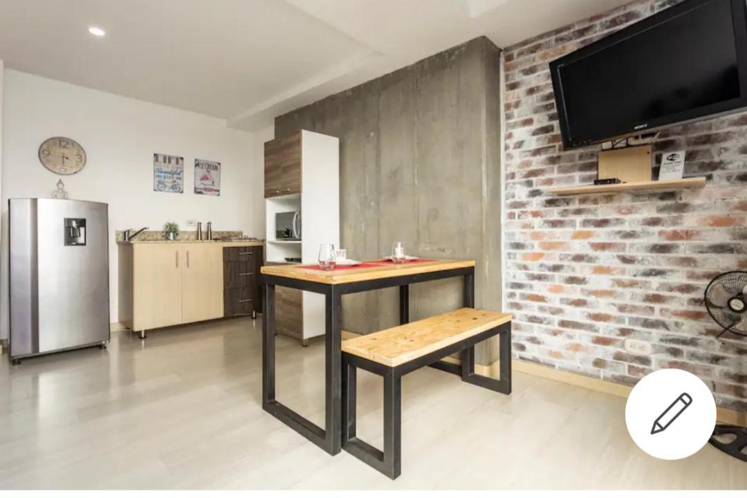 Beautiful & Comfortable Apartment In Laureles Medellín Eksteriør billede